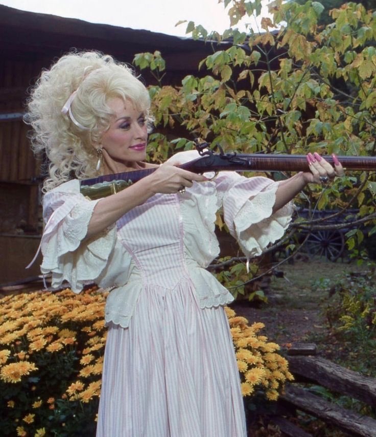 imUrB00gieman's tweet image. #TriggerWarning 🤪
Girls with guns 😎💕💕