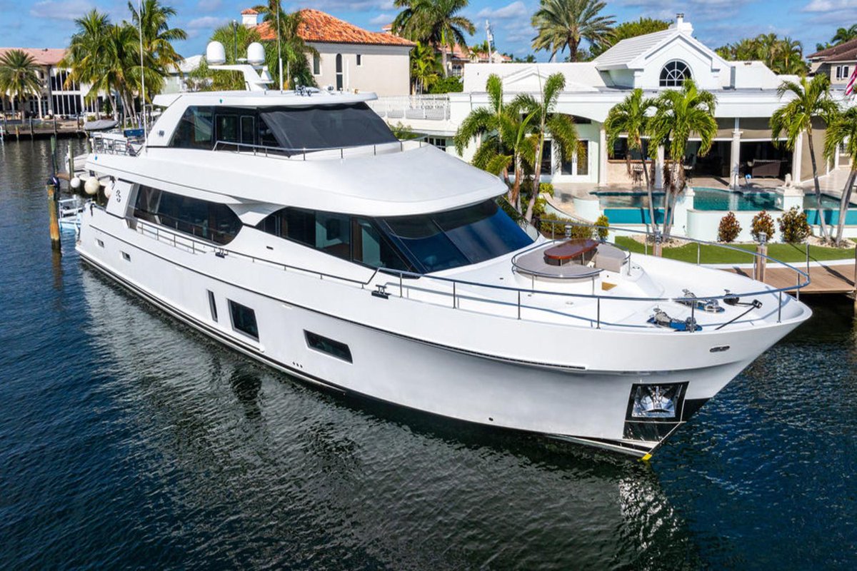 karbonyachts's tweet photo. Discover refined elegance in our latest review of the 2020 100′ Ocean Alexander M/Y BELLA LISA. ⚓ #YachtLife
Read More: https://t.co/pX7rwg0ujE https://t.co/GesaP92gmA