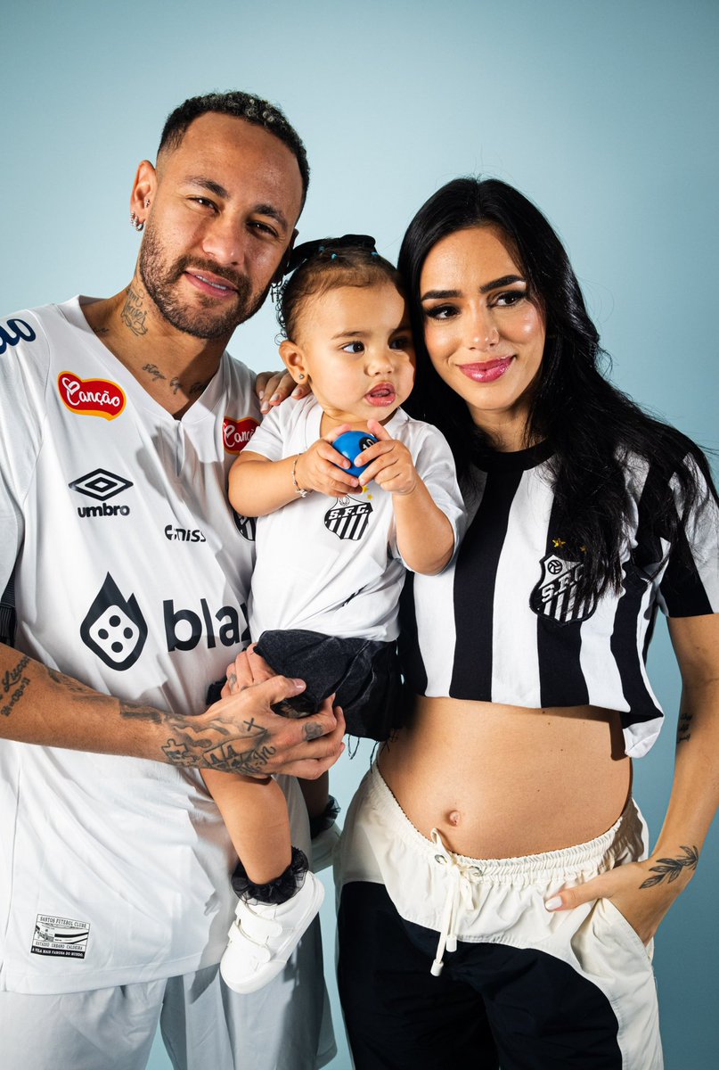 DataFutebol's tweet photo. Neymar = Homem de Família! https://t.co/jwlZyaZsaD