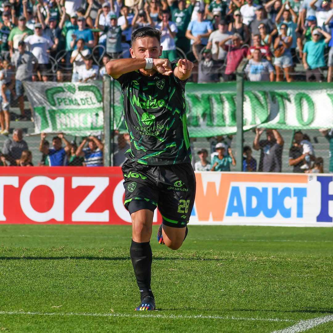 MundoAAAJ's tweet image. #AAAJ | JOAQUÍN GHO CERCA DE ARGENTINOS‼️🐞

A horas del cierre del mercado, el interior derecho de 21 años está a punto de ser nuevo jugador del Bicho. Restan detalles para cerrar su compra definitiva. 👀

*️⃣ Proviene de Sarmiento de Junín, donde fue compañero de Luciano Gondou.