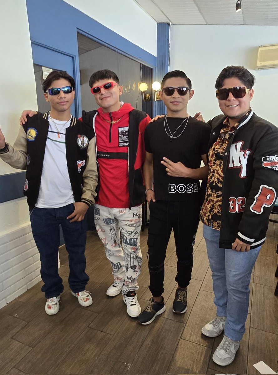 RaulCastanaza's tweet photo. Hoy estuvimos compartiendo con talento de Guate, gracias a la invitación de @soyallanramirez y @akilaproducciones y por supuesto con mis amigos periodistas. En @cast_radio les dejo las entrevistas y mucho más #eventos #radio #guatemala 📸🙏 https://t.co/UIkevlONer