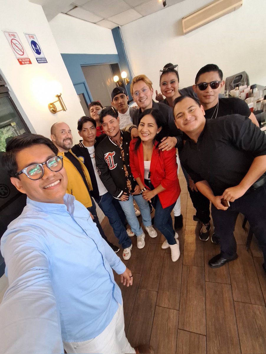 RaulCastanaza's tweet photo. Hoy estuvimos compartiendo con talento de Guate, gracias a la invitación de @soyallanramirez y @akilaproducciones y por supuesto con mis amigos periodistas. En @cast_radio les dejo las entrevistas y mucho más #eventos #radio #guatemala 📸🙏 https://t.co/UIkevlONer