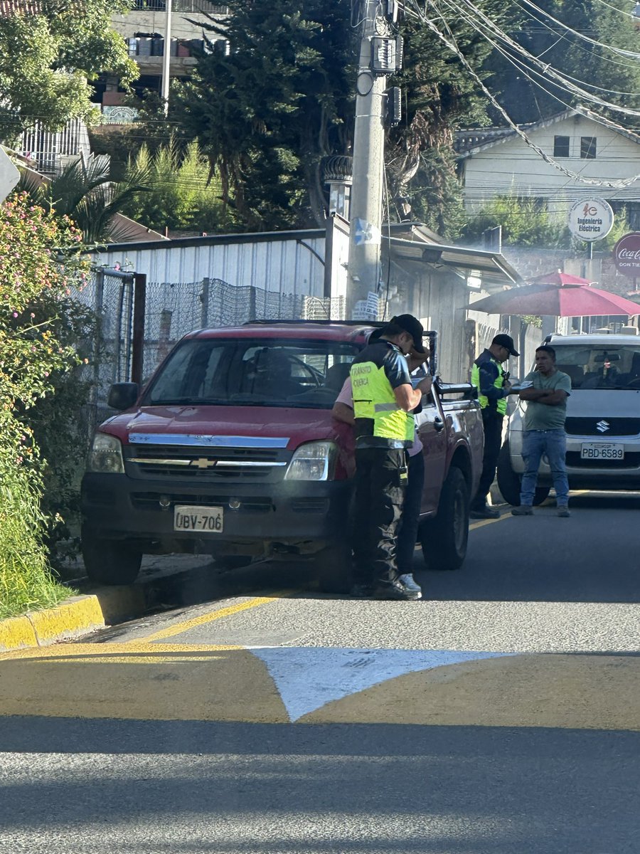 jfchacon's tweet photo. @emov_ep muy bien!!! Hay que culturizar a la gente… @aaguilararizaga @czamoramatute Av del Bombero (Challuabamba) https://t.co/OpARv1GMsZ