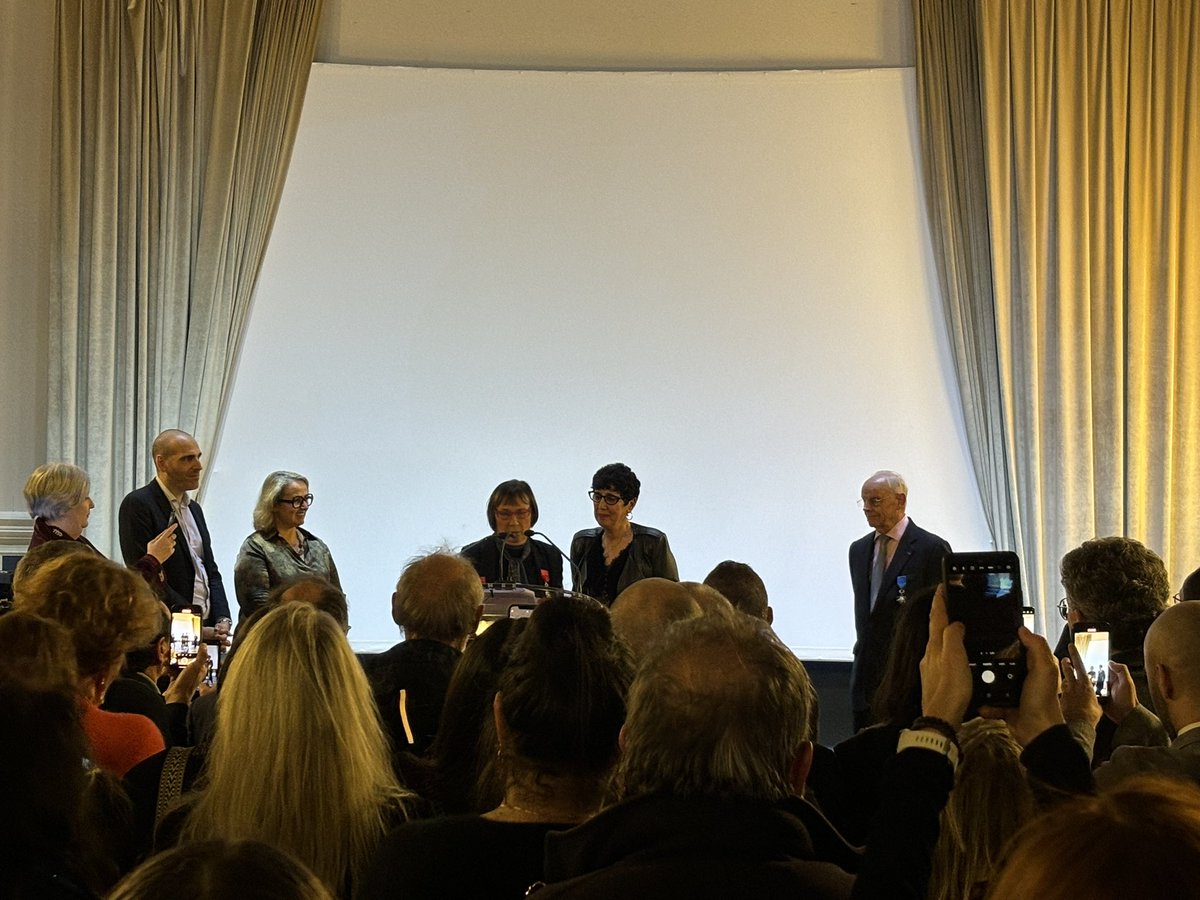 CecileBossavie's tweet photo. tellement heureuse pour ma très chère @LaurenceMelloul, incroyable actrice de l’inclusion, de la participation sociale et de la lutte contre les déterminismes #alterite qui a reçu ce soir la #legiondhonneur #autisme #participationsociale avec @DorineBregman @GCaronThibault https://t.co/UkXjQFfRVh