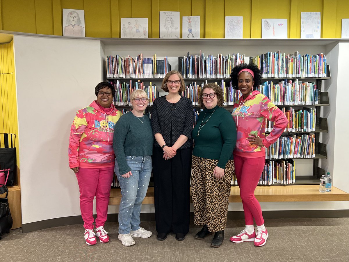 Team Dork is excited to be in New York City to do a special author talk and presentation with the New York Public Library and the Stavros Niarchos Foundation Library. Thanks to the wonderful library staff, visiting students and teachers. 
#dorkdiaries #bookevents #NYC