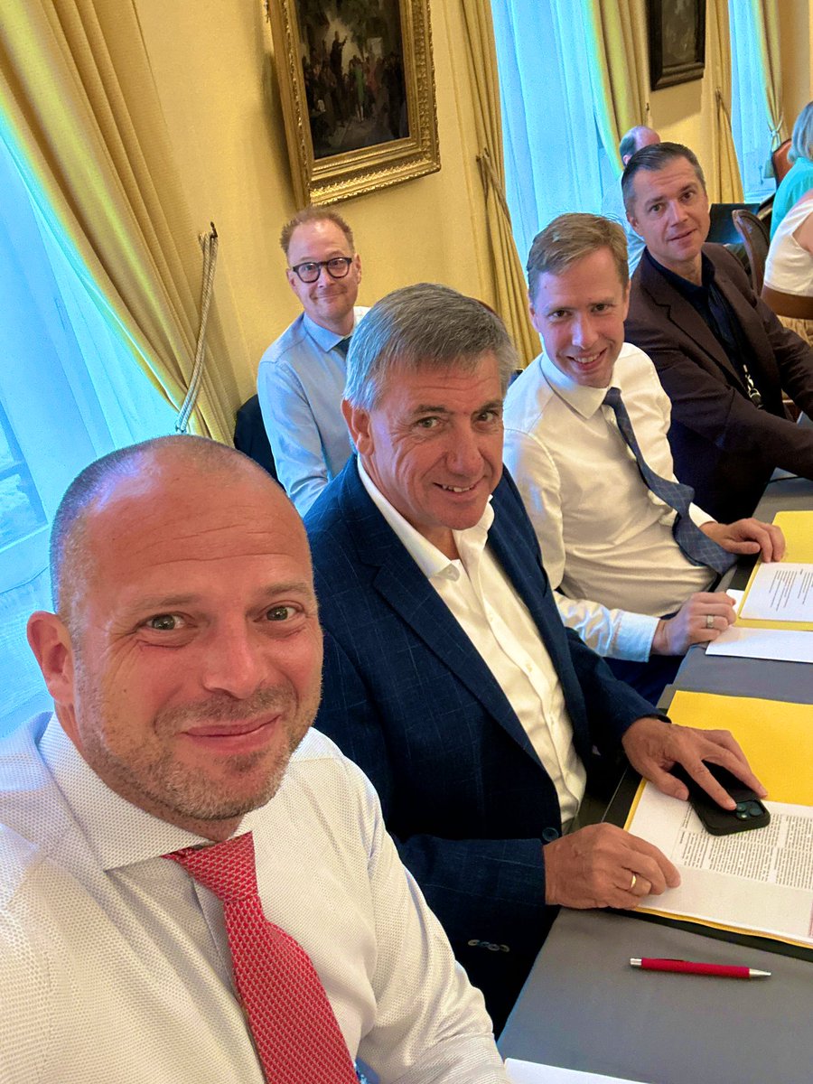 Dank aan onze mensen en medewerkers om De Wever 1 mee vorm te geven.  Het waren uitdagende en interessante tijden. Dank aan de partij N-VA voor het vertrouwen voor de thema's klimaat, energie en mobiliteit. 🦁✌️#aleaiactaest #dewever1