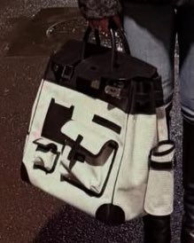 frejadani's tweet photo. Su primer Hermès y es horripilante. Dale Mauro, comprale una Birkin mas linda que hdp, pobre piba. https://t.co/hiySpmYDMN