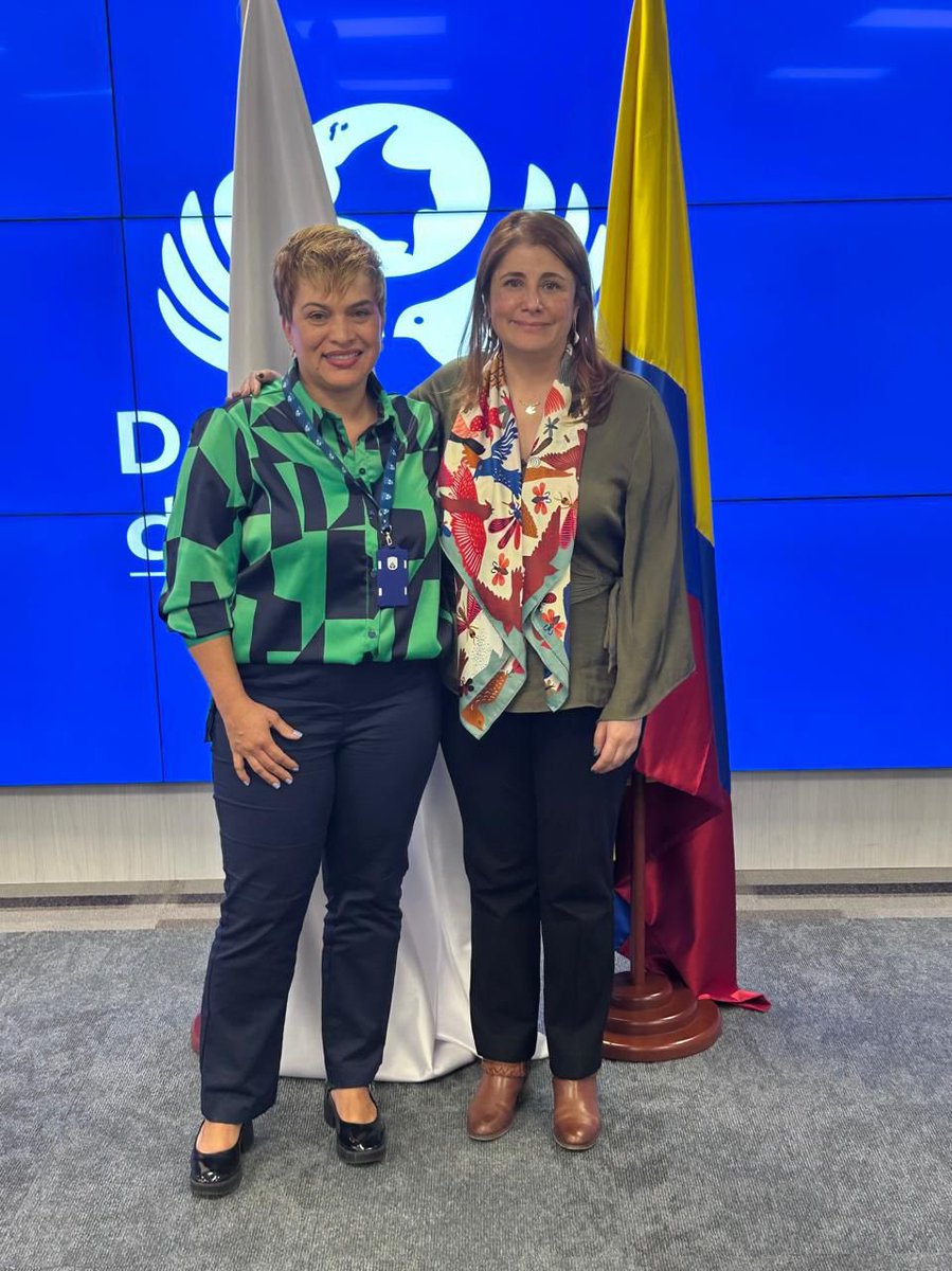 🏳️‍⚧️🏳️‍🌈 <a href="/patriciallanoo/">el mar de fu</a> se posesionó recientemente como defensora del pueblo de #Antioquia. Patricia es la primera mujer lesbiana en ocupar este cargo. En su amplia trayectoria destaca la defensa de los derechos humanos de jovenes, víctimas mujeres y personas LGBTIQ+.