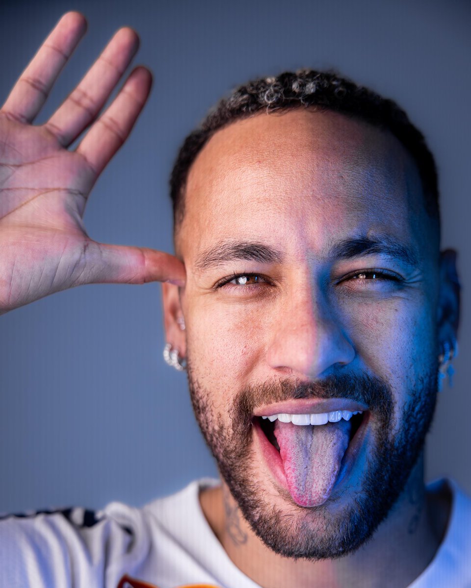 SantosFC's tweet photo. O que vocês acham de mais algumas fotos do Ney? ✋🏽😜 #ThePrinceIsBack https://t.co/3XiK7QVHzt