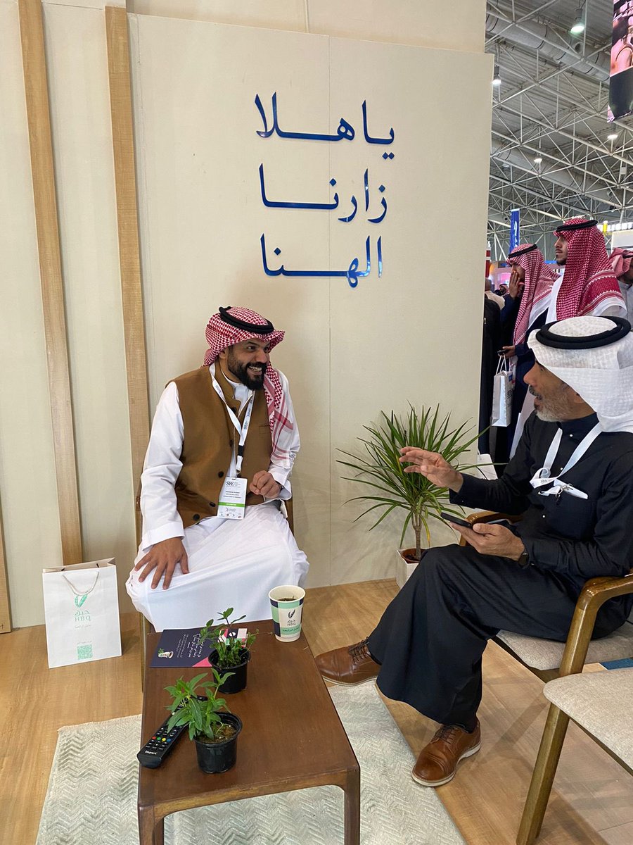 alsolami82's tweet photo. مع الاساتذة الاصدقاء 
@ah_arfaj 
@malek_alahmadi 
@FarajFE 
@mtabshi https://t.co/H6Ewofm8RH