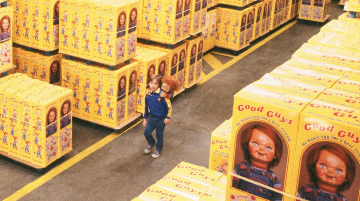 ab_ner's tweet photo. 7/7 Box Office Underdog

Despite mixed reviews, Child’s Play 2 made 35M worldwide on a 13M budget. It’s now a cult classic, and Chucky merch (yes, dolls) outsells most horror icons. Not bad for a plastic killer! https://t.co/Iw8FF2j846
