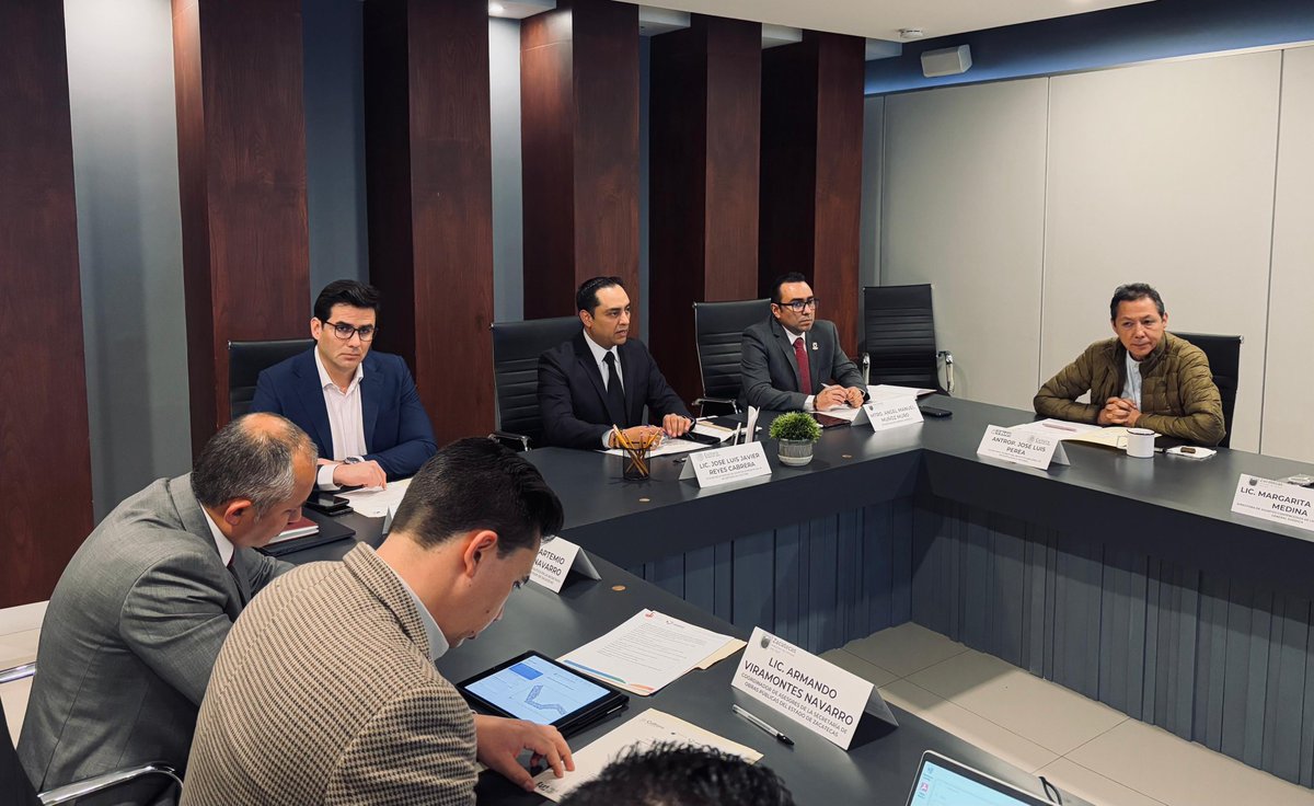 Avances significativos en pro de la modernización y protección del patrimonio histórico de #Zacatecas.
<a href="/gobiernozac/">Gobierno de Zacatecas</a> por conducto de la <a href="/SriaGeneral_Zac/">Secretaría General de Gobierno Zacatecas</a> <a href="/CGJ_Zac/">Coordinación General Jurídica</a> <a href="/SOP_Zac_/">Secretaría de Obras Públicas Zacatecas</a> y la Junta de monumentos 
mantuvieron una reunión con autoridades de <a href="/cultura_mx/">Secretaría de Cultura</a> e <a href="/INAHmx/">INAH</a>.

#pazesbienestar