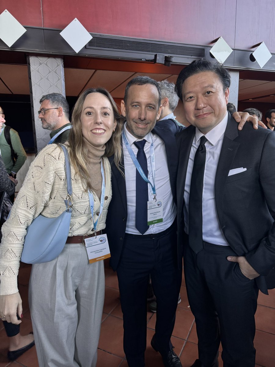 StephenVLiu's tweet photo. Love connecting with friends from the lung cancer community from all over the world at #ITCD2025 including Drs. @PrelajArsela @JessicaJLinMD @__Alexandra__CG @delvysra @javierDcastro @bmassutis https://t.co/PAg8IdpXI2