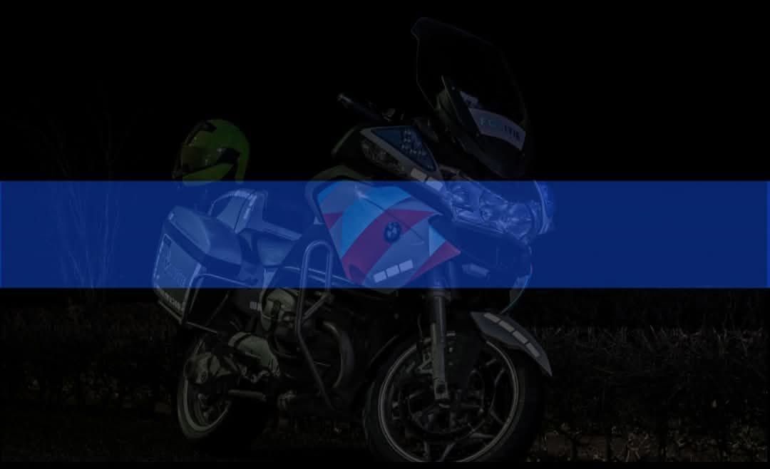 De politie eenheid Limburg rouwt om het verlies van een gewaardeerde collega. Gisteravond kwam hij tijdens de dienst om het leven bij een eenzijdig verkeersongeval. 
Wij wensen familie, vrienden en alle collega's die Marc hebben gekend veel kracht en sterkte toe.