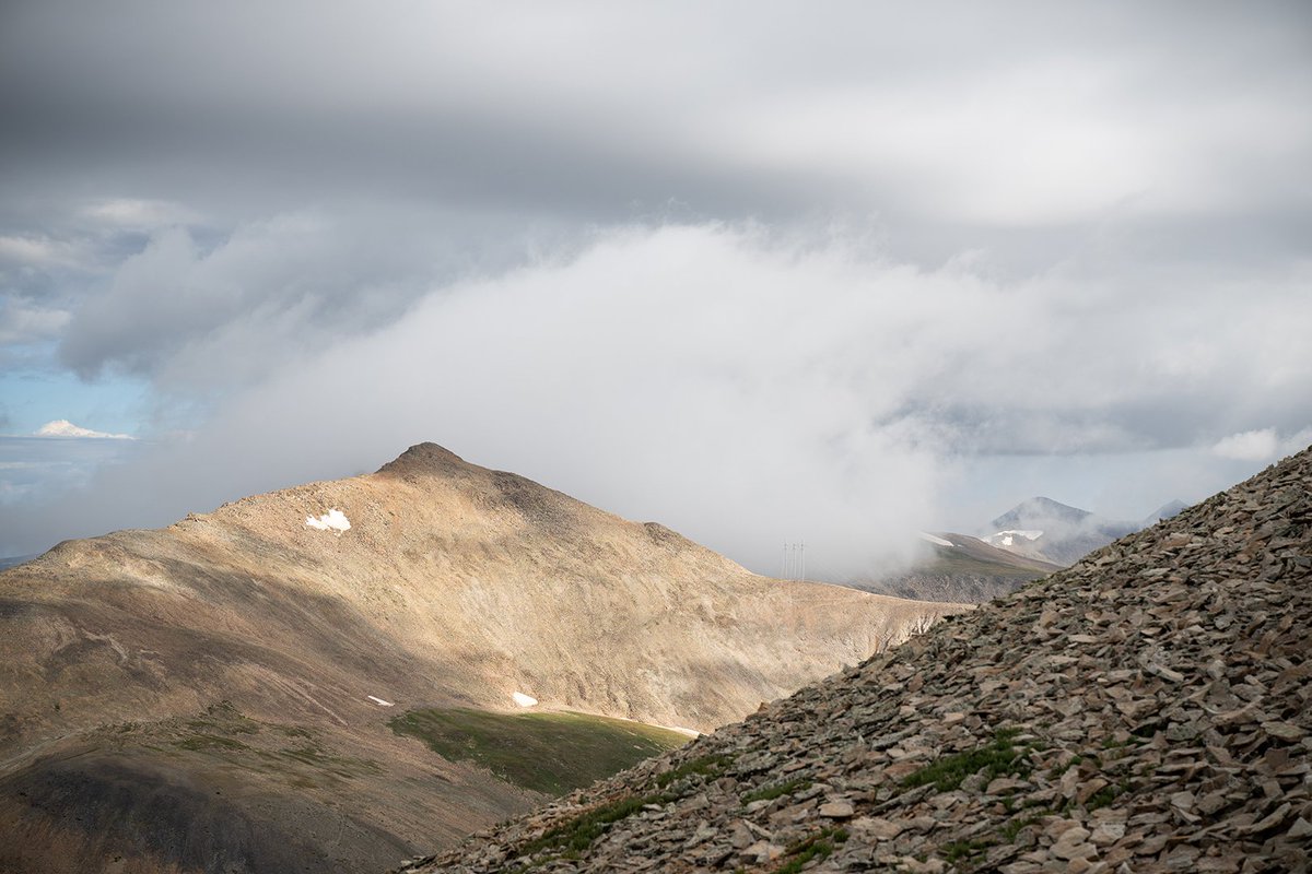 AnnaDandAdam's tweet photo. For a moment, we thought we might have to turn around as a small storm system was coming from Leadville. However, we got to watch it break up and disappear against these mountaintops.
https://t.co/u7dFHynYdL

#colorado #coloradolive #mountains #getoutside #naturelovers #NikonUsa https://t.co/0VdCiFNkm9