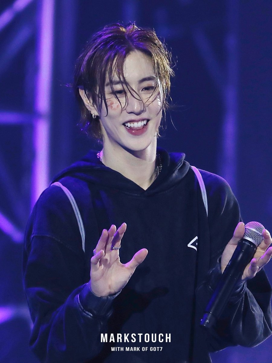 markstouch's tweet photo. unforgettable moments of you⭐️⭐️

#GOT7 
#GOT7_NESTFEST_Day1
#GOT7_NESTFEST
#갓세븐 #마크 #Mark #MarkTuan #마크투안 #段宜恩 #단의은 https://t.co/mdsXeV5PLZ