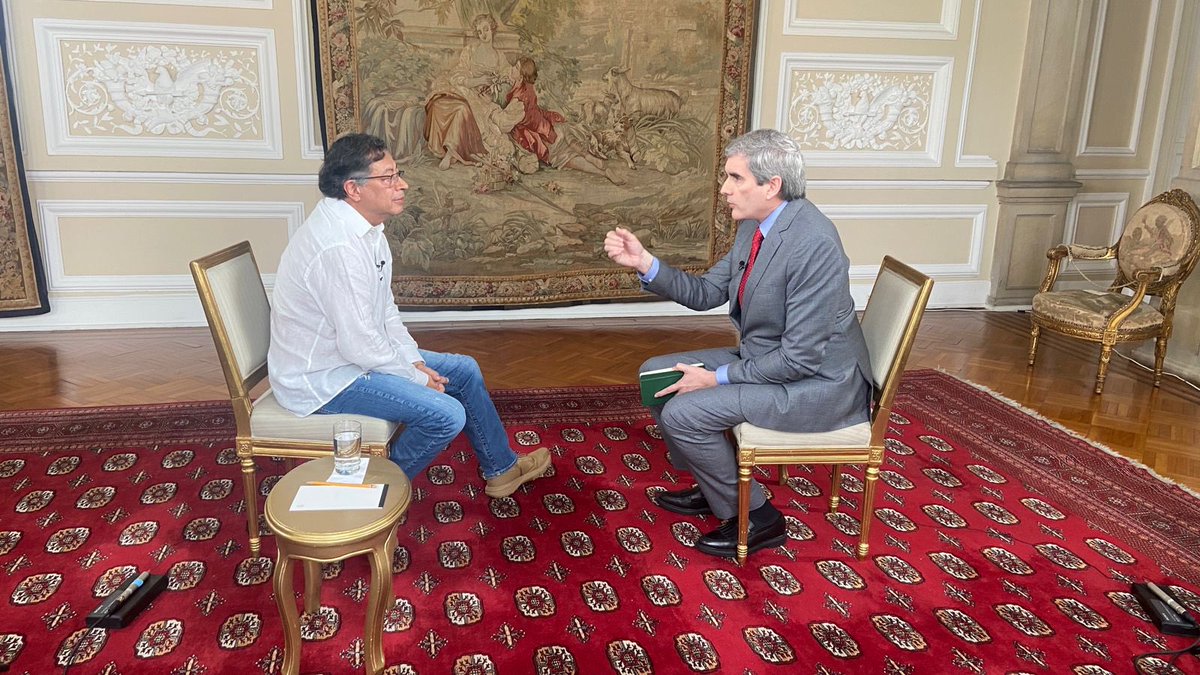 fdbedout's tweet photo. Acabo de terminar una entrevista con @petrogustavo en la que anuncia que Colombia no recibirá más colombianos esposados en los vuelos de repatriación y que le propuso a EEUU que el gobierno está dispuesto a realizar las repatriaciones con vuelos contratados por Colombia e incluso en cruceros con el mismo propósito. 
Todos los detalles de la entrevista en @uninoticias @TeleUniCompany Y la entrevista completa a las 7 pm por @Vix con todas las respuestas sobre la crisis con EEUU.