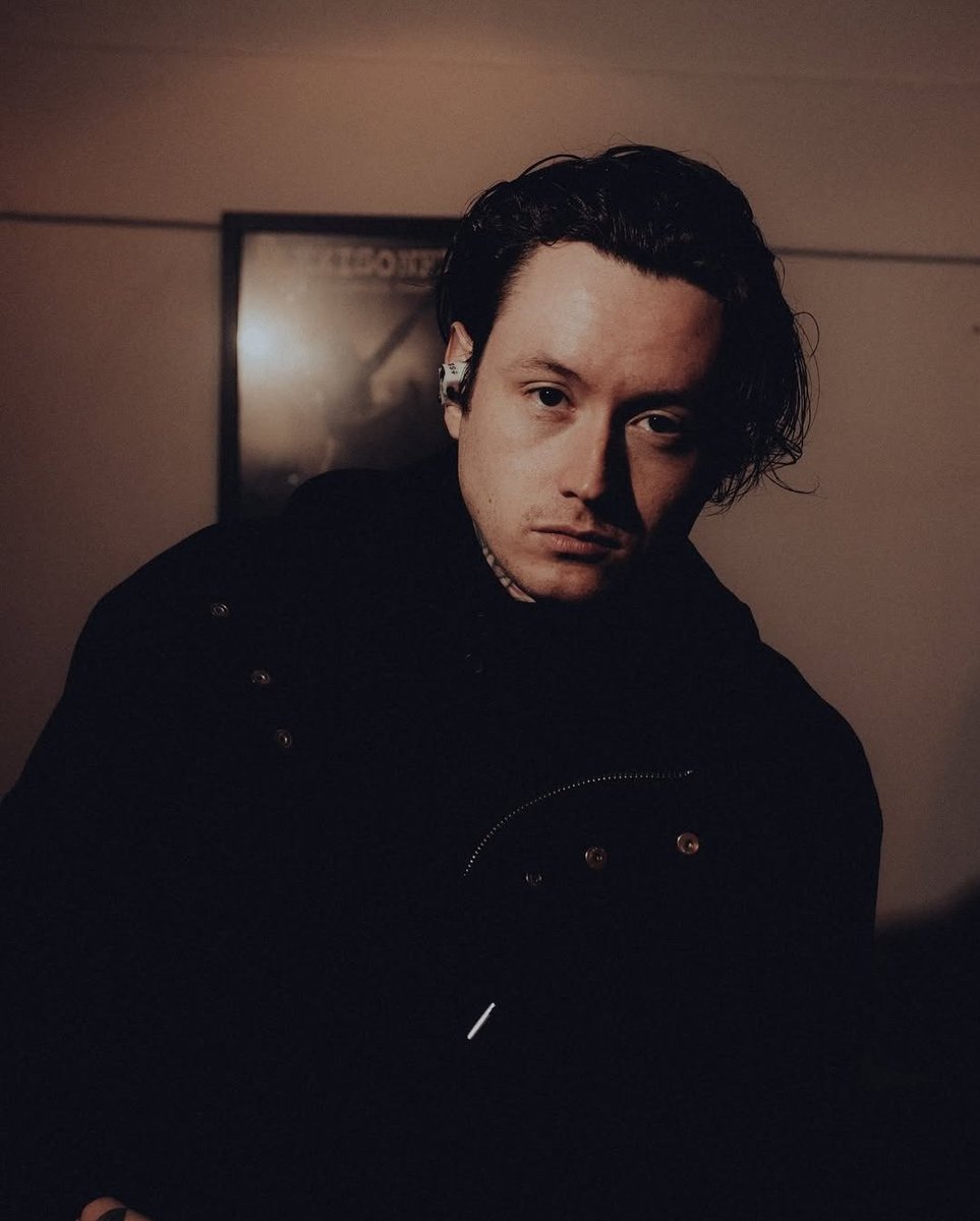 psychoticcwmn's tweet photo. DONT LOOK AT ME LIKE THAT https://t.co/oHMjaSYFI2