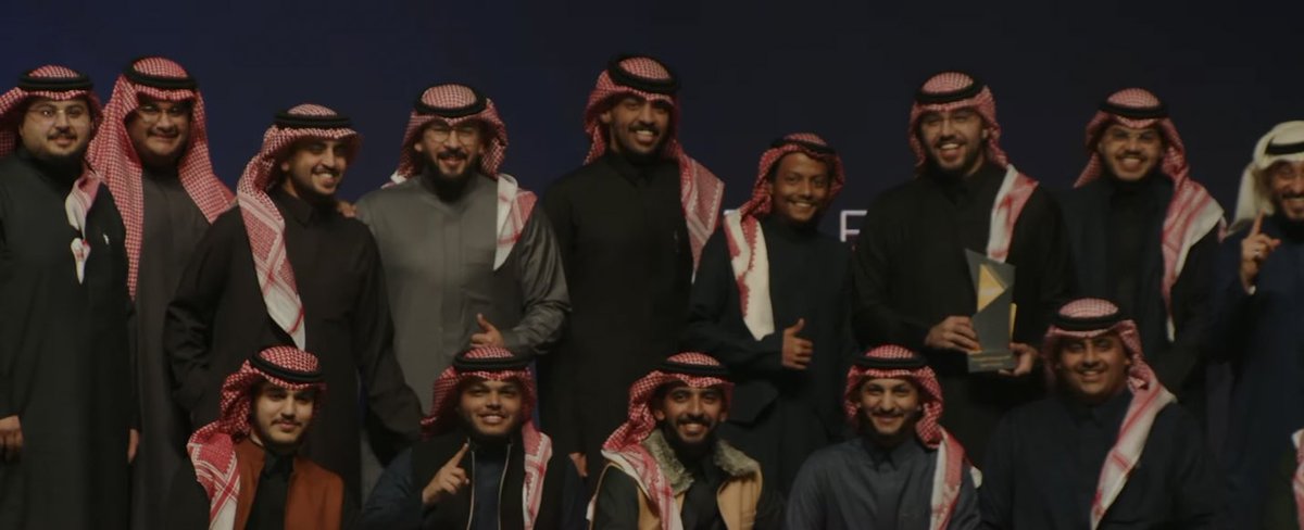 مابين خلك حصان وبين خلك صقر 
ماعاد ندري ندك الارض ولا نطير ! 💚🦅
#SEFAwards