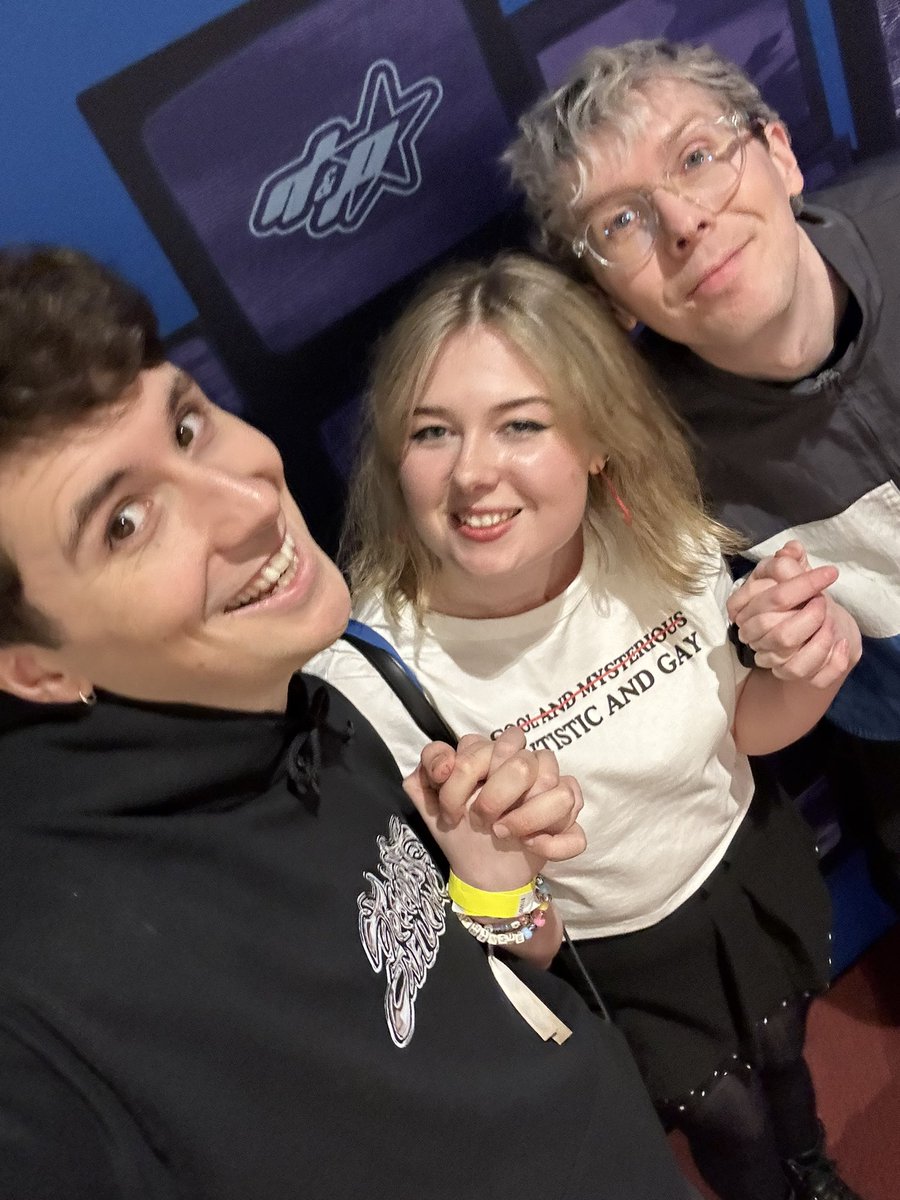 nicole :D tweet media