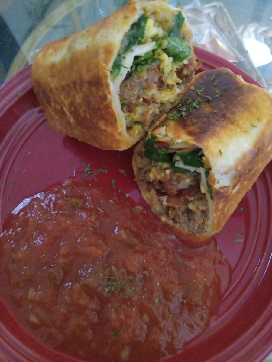 UnkGoBang's tweet photo. Breakfast burrito 🌯  #Foodies https://t.co/ebjT2gafF2