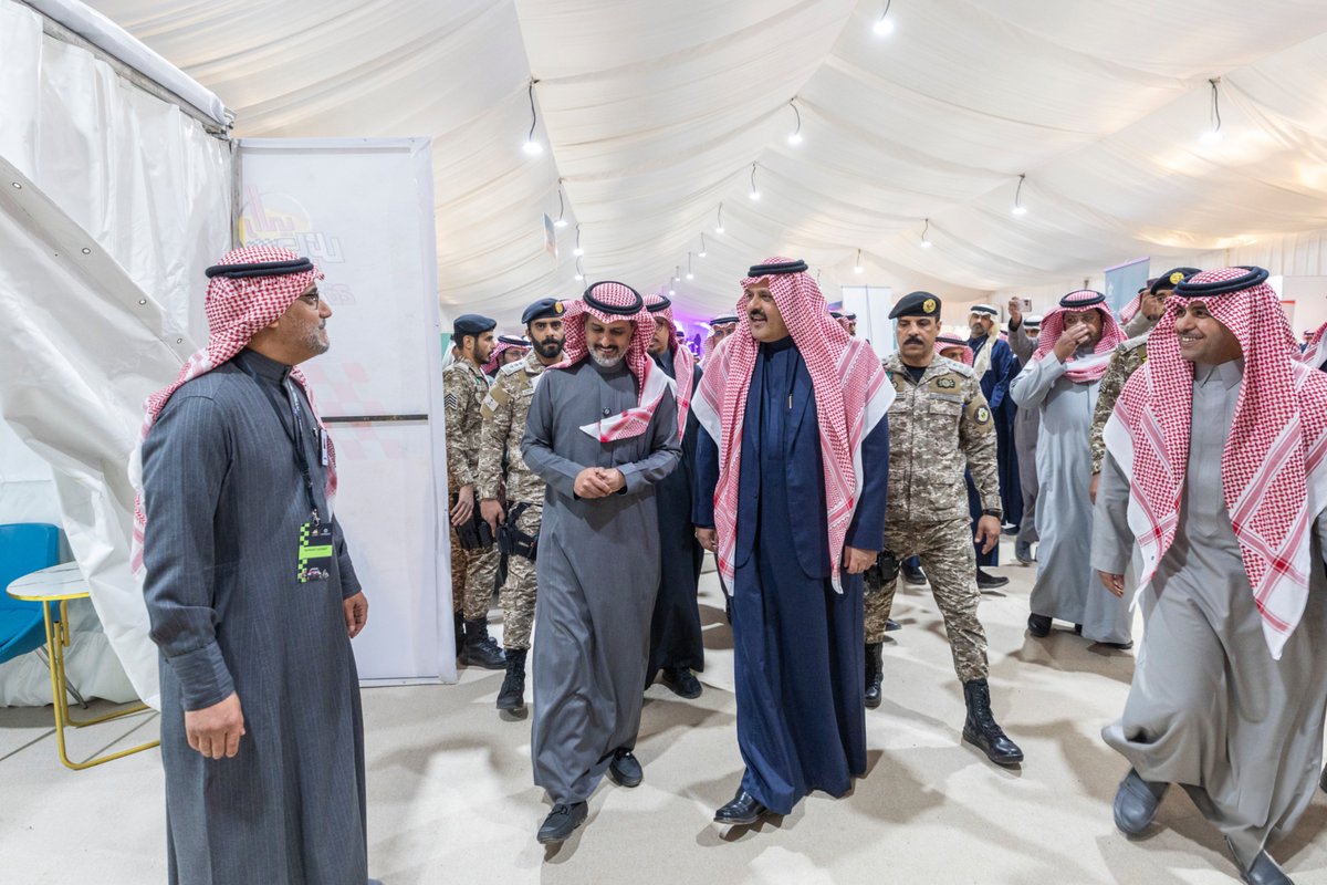 hailhealth's tweet photo. صور|  📸

سمو #أمير_منطقة_حائل يطّلع على
مشاركة فرع وزارة الصحة بمنطقة حائل من خلال #الخيمة_الصحية 
ضمن الفعاليات المصاحبة لـ
#رالي_حائل_تويوتا_الدولي_2025⁩ 

#صحة_حائل https://t.co/Y3S2ZTDskD