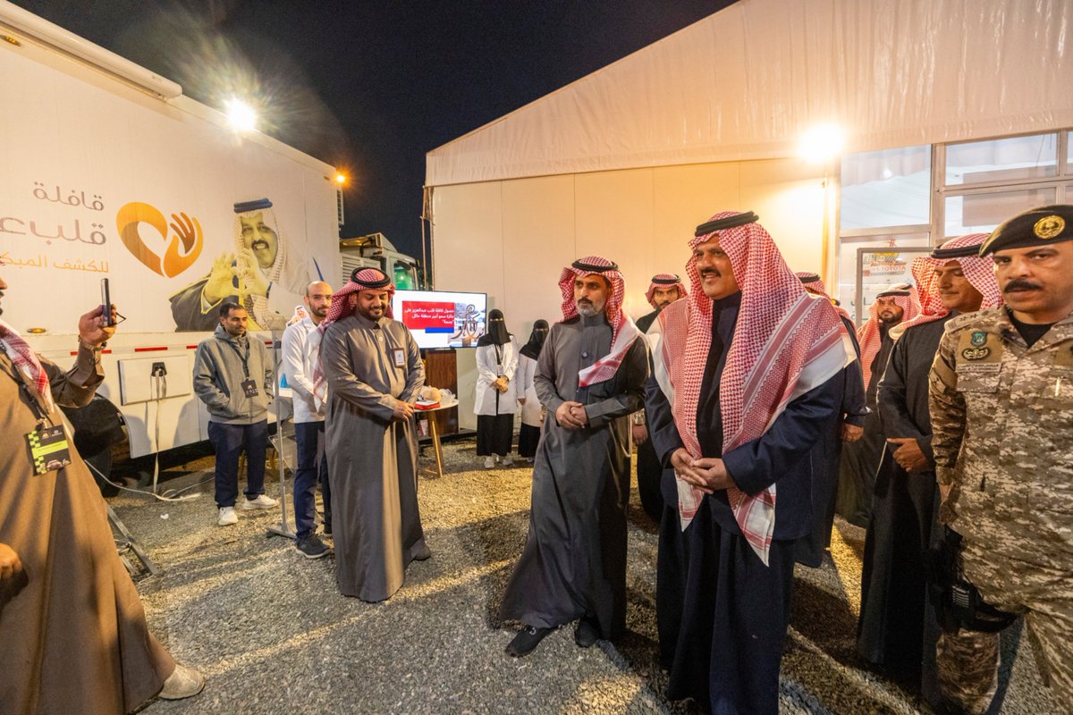 hailhealth's tweet photo. صور|  📸

سمو #أمير_منطقة_حائل يطّلع على
مشاركة فرع وزارة الصحة بمنطقة حائل من خلال #الخيمة_الصحية 
ضمن الفعاليات المصاحبة لـ
#رالي_حائل_تويوتا_الدولي_2025⁩ 

#صحة_حائل https://t.co/Y3S2ZTDskD