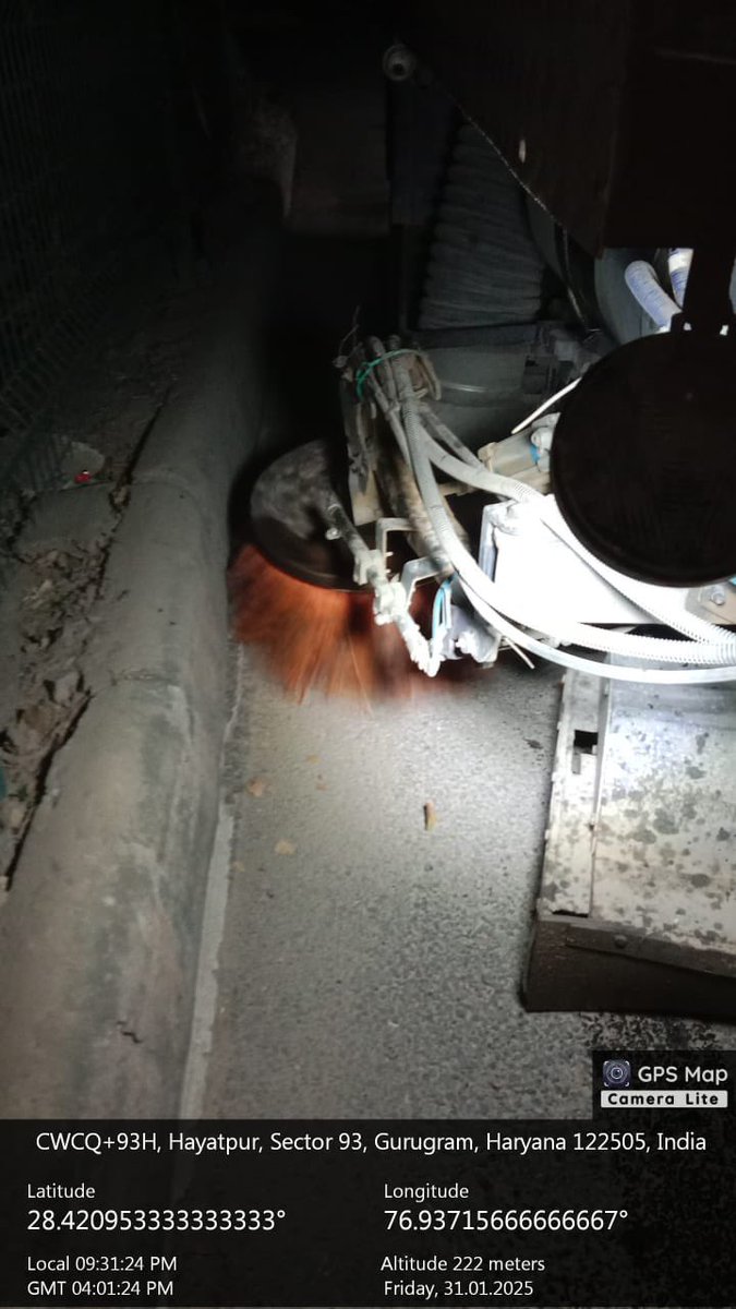 MCManesar's tweet photo. "Clean roads, happy city! Our mechanized road sweeping machines are working to keep MC Manesar's roads spotless and reduce air pollution. Let's breathe easy and stay clean- @RenuSogan 

#CleanRoads #MechanizedSweeping #SustainableCity
#SS2024 #Manesar_Mane_Saaf https://t.co/aiD7V2qxis