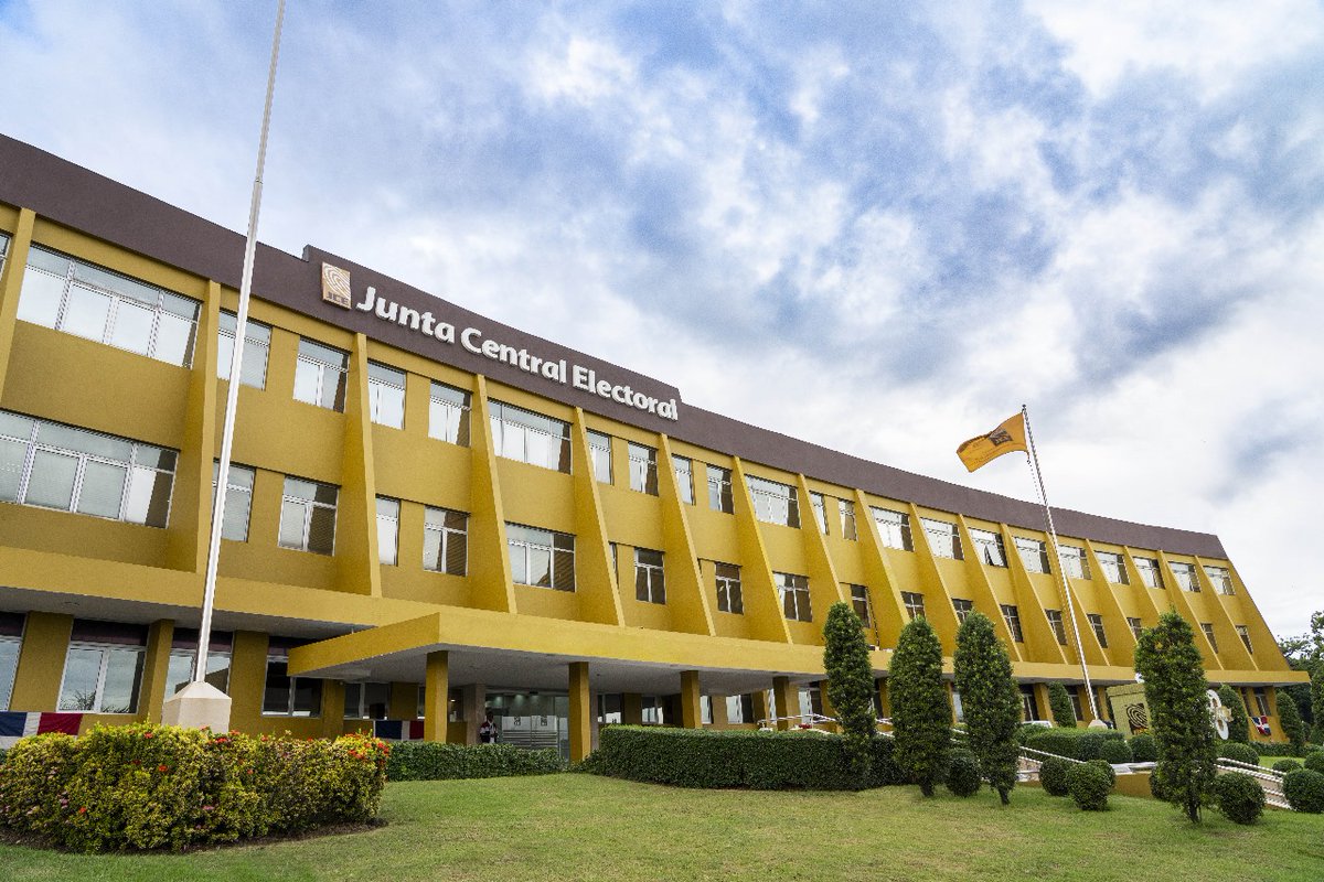 #JCEInforma | El Pleno de la JCE asigna responsabilidades a los miembros suplentes del Pleno, además de las establecidas en la Constitución Dominicana y la Ley de Régimen Electoral.  

Amplía esta información aquí 🔗 jce.gob.do/portaltranspar…