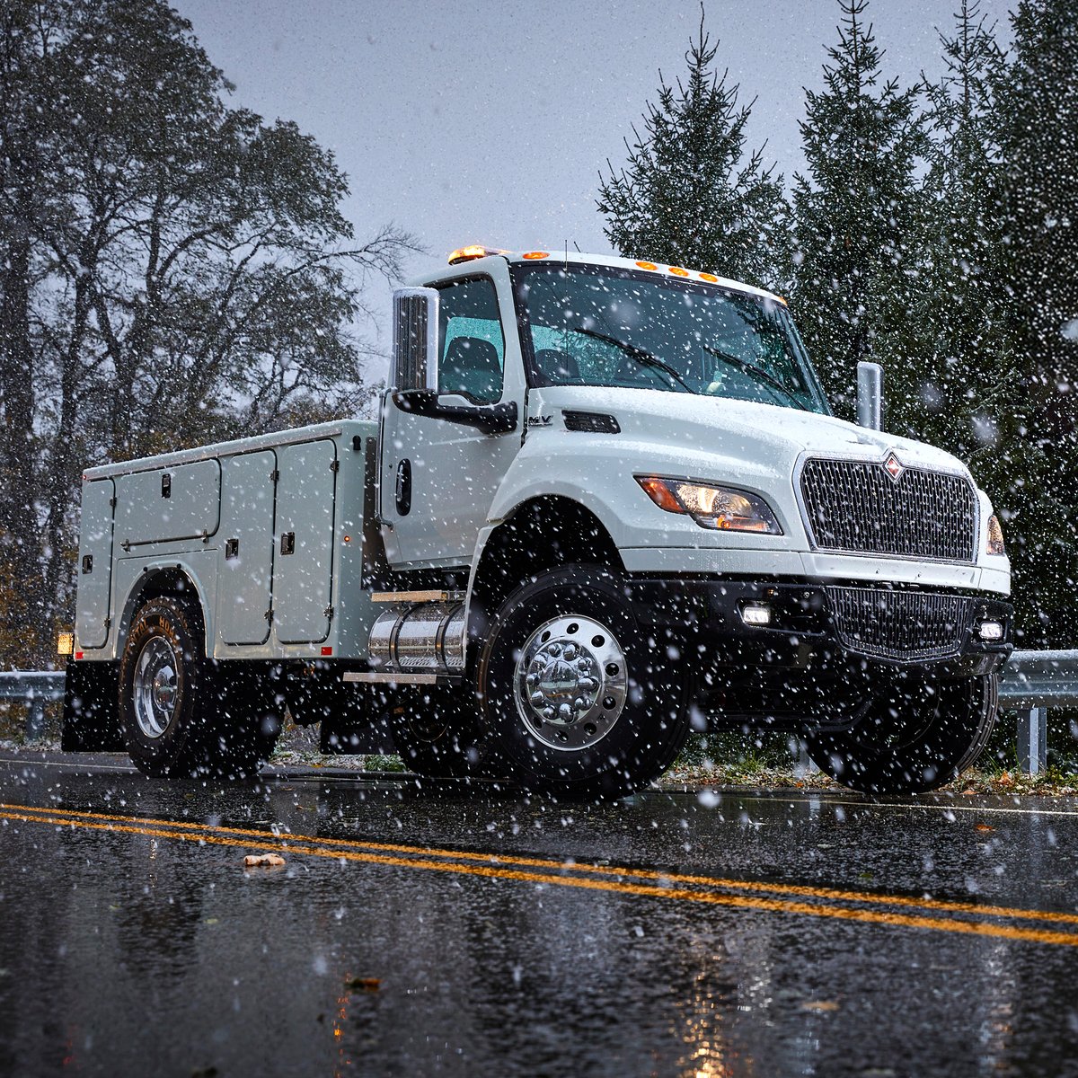 DiamondIntTrux's tweet image. Snowed in? Never. 
When there&apos;s work to be done, the MV Series delivers ultimate control, dependability, and efficiency. Winter won&apos;t make way for downtime. See all inventory: loom.ly/SlehRJA

#MVSeries #InternationalTrucks #WeAreInternational #ConstructionTruck