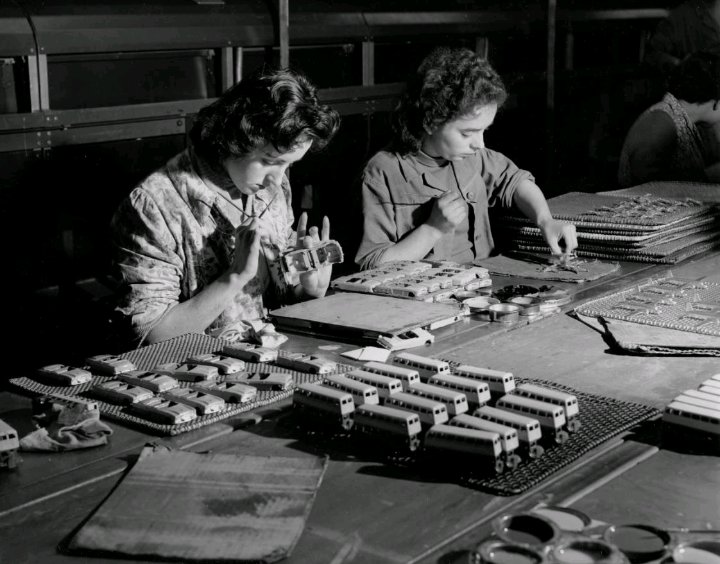 History🇬🇧1930s.

Dinky Toy Factory.

The Toy Car Lady.

Invariably all the classic collectors pieces &amp; sought after classics were produced by women on conveyor belts.

"Dinky", "Matchbox" &amp; "Corgi" all had female dominated workforces.