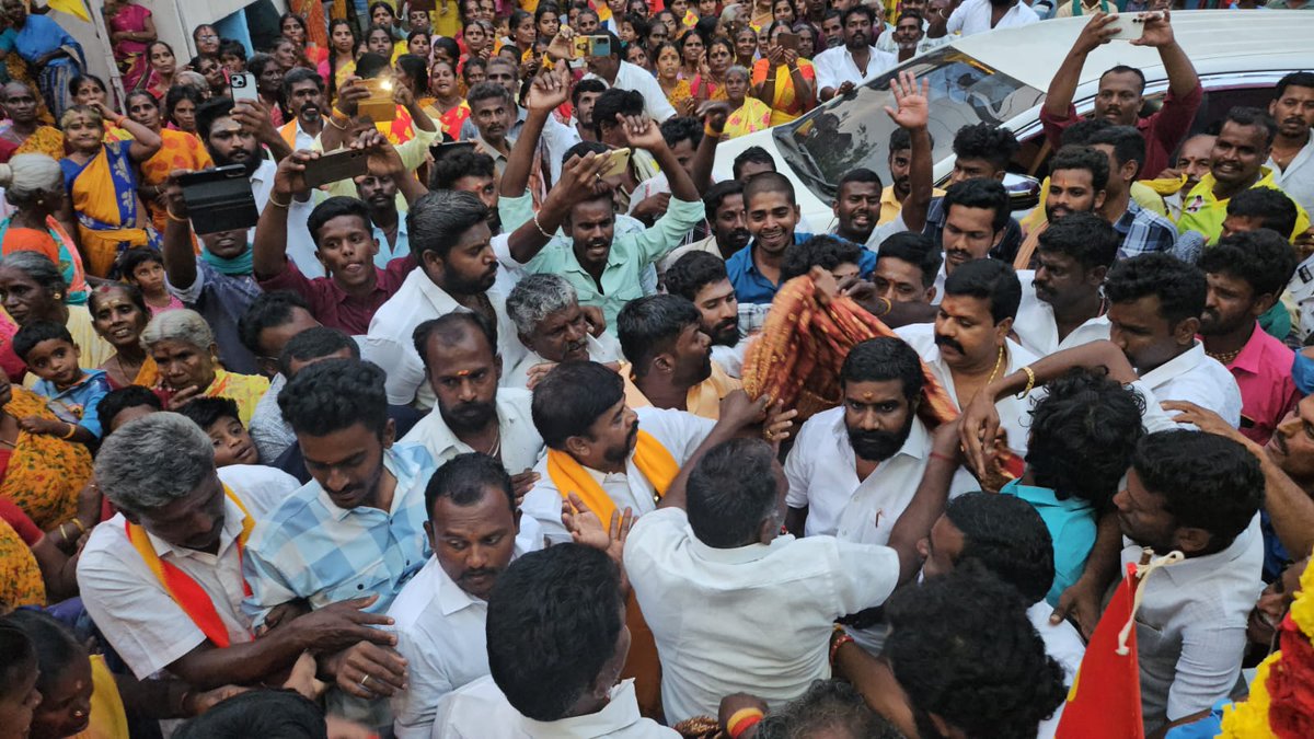esakkirajadevar's tweet photo. இன்று விருதுநகர் மாவட்டம் ஸ்ரீவில்லிபுத்தூர் தொகுதியில் உள்ள தேவரின மக்கள் நிறைந்து வாழும் அர்ச்சனாபுரம் கிராமத்திற்கு சென்றிருந்தேன் என் மக்கள் என் மீது வைத்துள்ள அன்பையும் நம்பிக்கையும் பார்த்து மெய்சிலிர்த்து போனேன். https://t.co/GmZHrpjwTU
