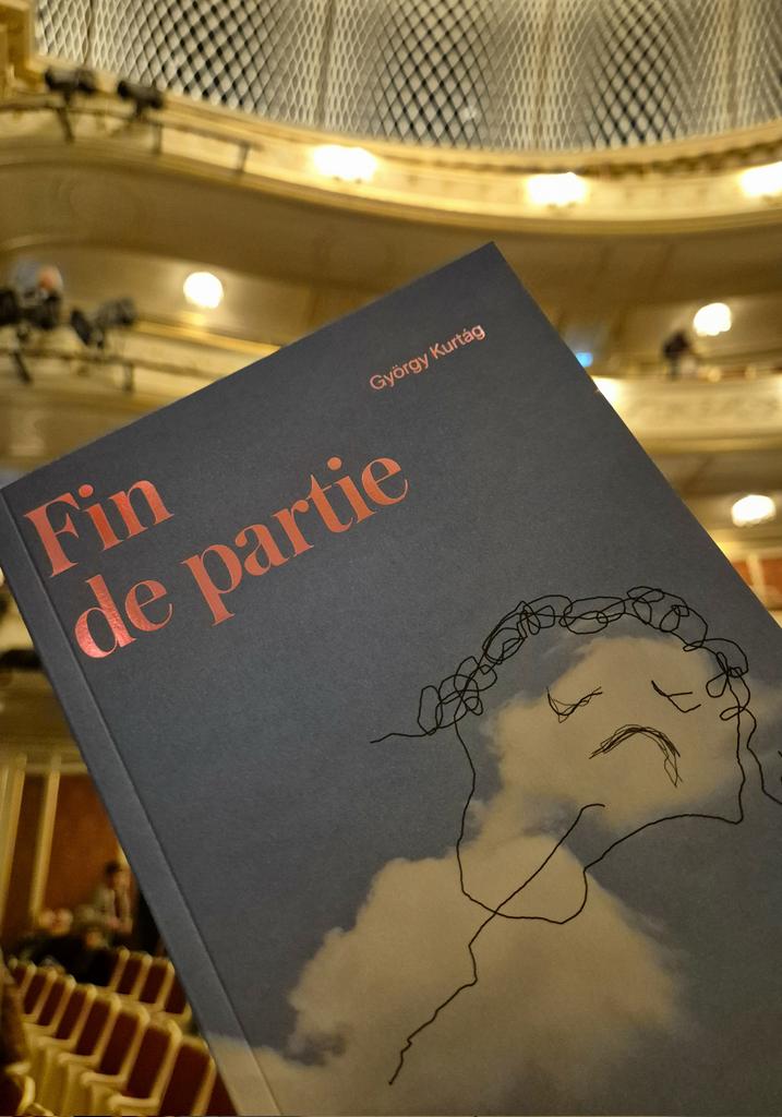 Opernjunkie's tweet photo. "Nichts ist komischer als das Unglück!"

Mit György #Kurtág|s #FinDePartie an der #StaatsoperBerlin nach #SamuelBeckett ins Wochenende starten 🎶 https://t.co/5i0DCM87Yu