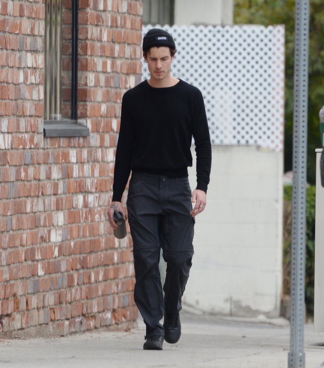 mediaTMU's tweet image. More of Shawn Mendes iin LA yesterday