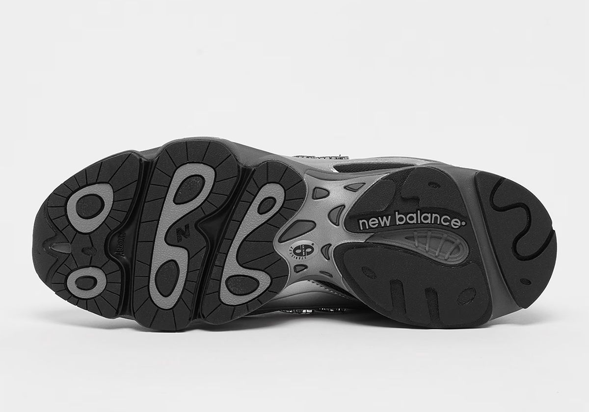 Sneaker News tweet media