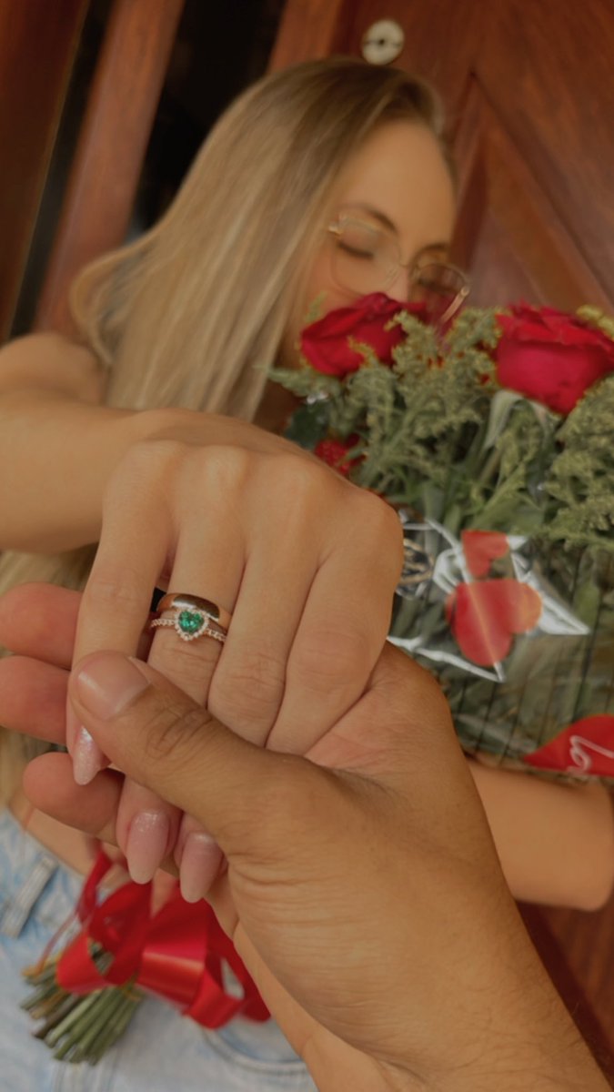 Amigos EU TO NOIVAAAAAAA 💍 

“A partir de agora você vai me chamar de senhora” KKKKKKKKKKKKK