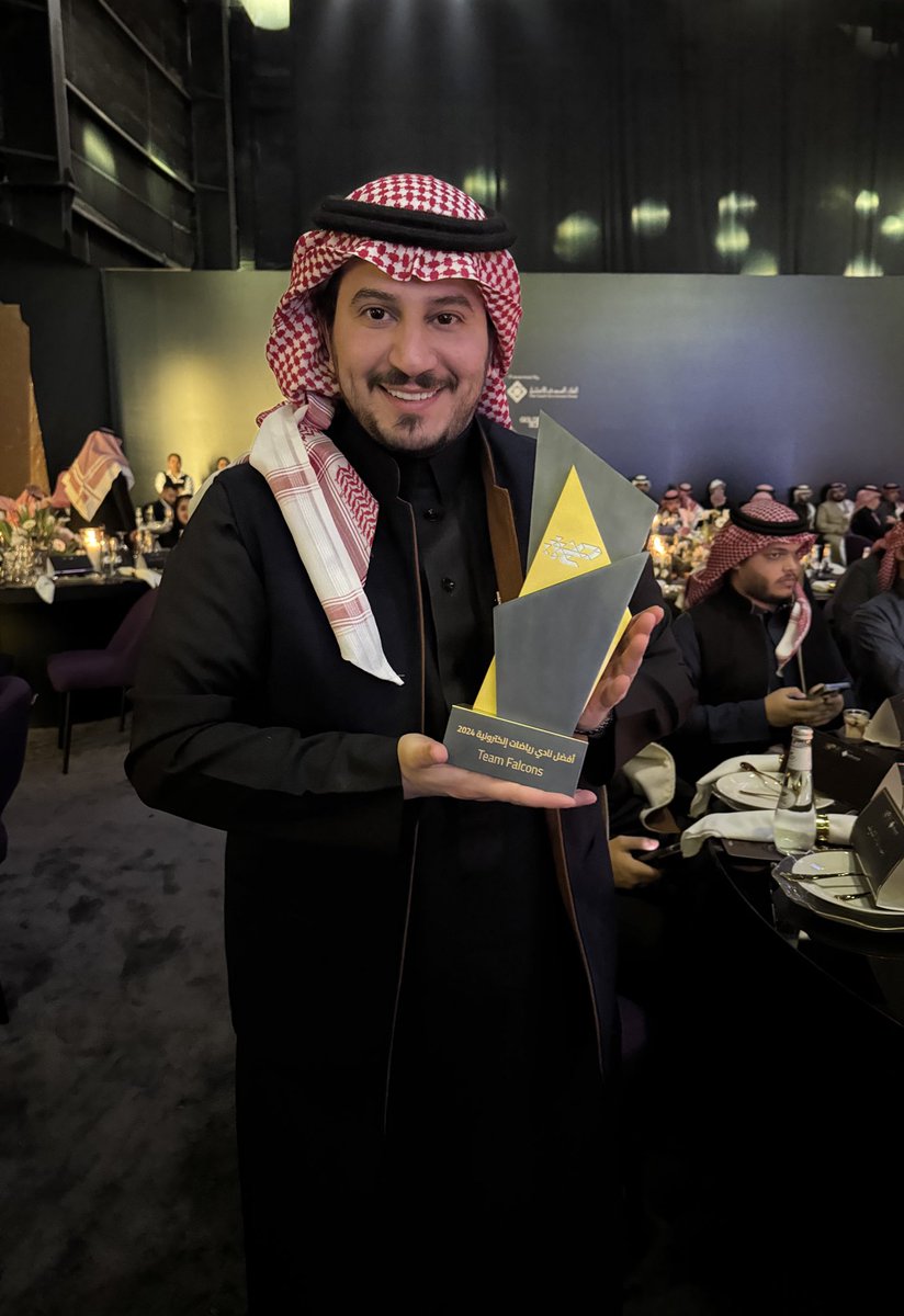 Abu_abeer16's tweet photo. افضل نادي @TeamFalconsGG 💚 https://t.co/JJFhCt1vex