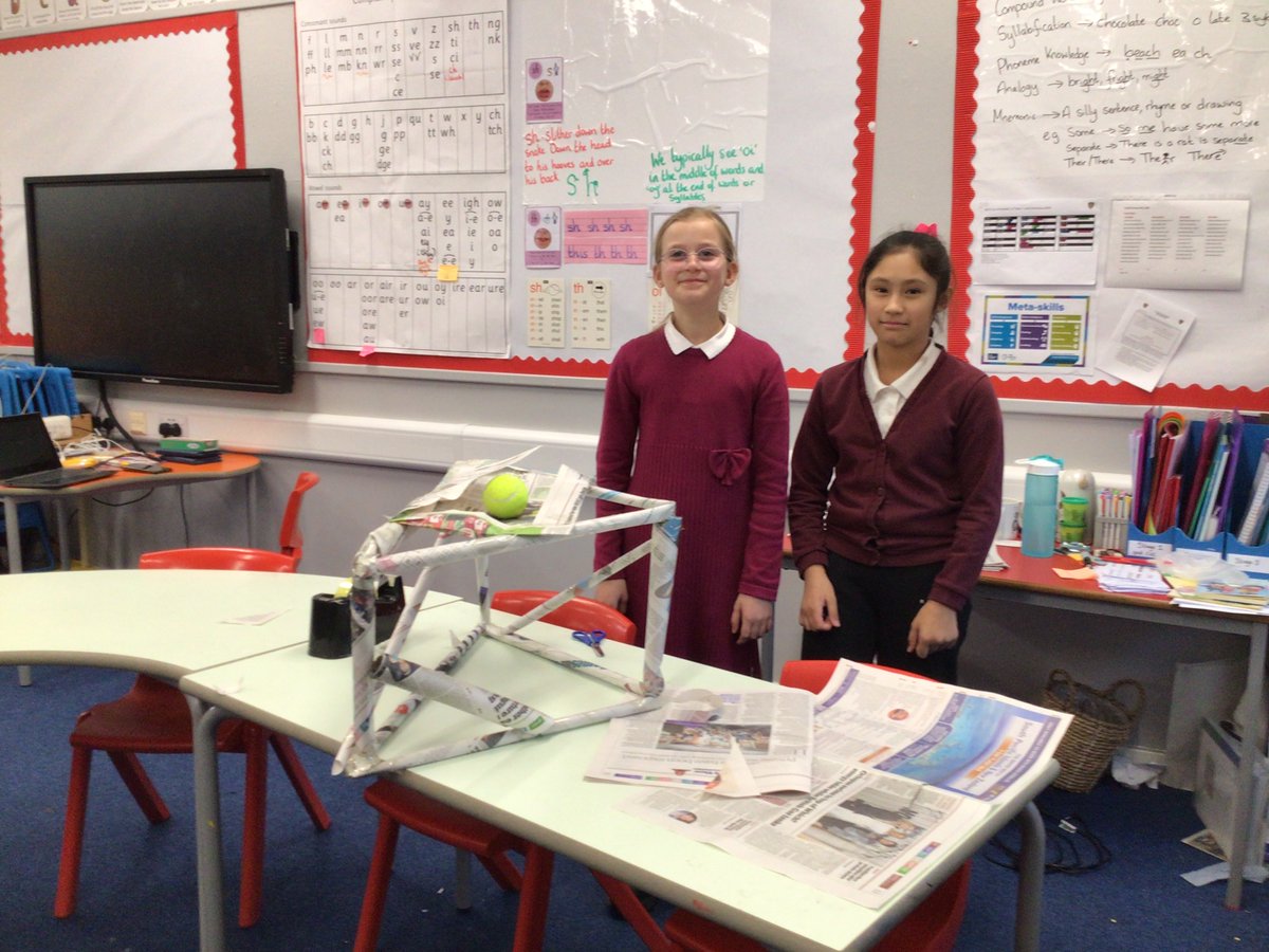 BeHereToAchieve's tweet photo. These Young STEM leaders smashed their challenge to build a tower higher than 30cm, only from newspaper and able to support a tennis ball. Great team work, communication, problem solving and creativity on display. @StSerfsAirdrie @YoungSTEMLeader https://t.co/o11jrDwYet