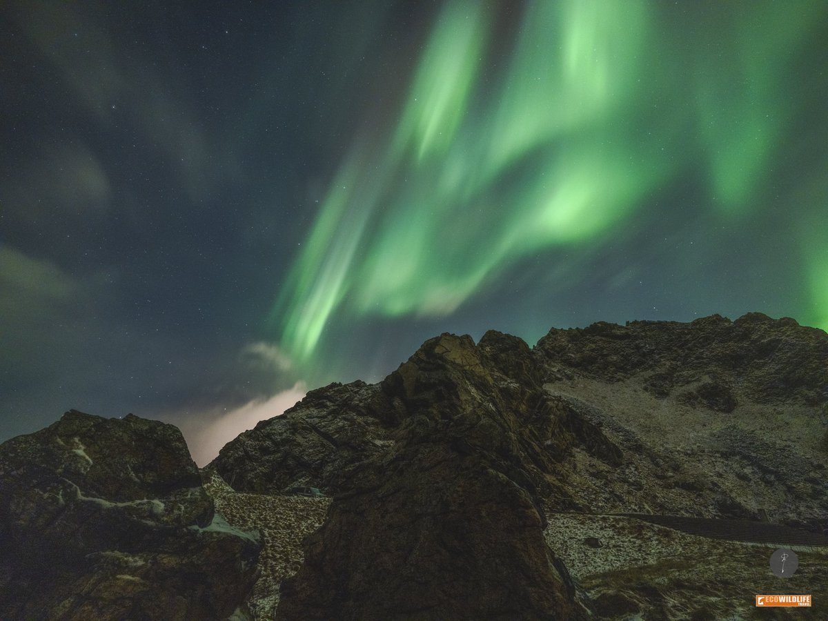 Esta noche explotó la #auroraboreal y estábamos allá para verla, una acontecimiento único y mágico ¡no os perdáis el vídeo! <a href="/tiempobrasero/">Tutiempo</a> <a href="/picazomario/">Mario Picazo</a> <a href="/MonicaViatges/">VIATGES MONICA</a> Auroras boreales!!!
youtu.be/zfxqfWfejAg