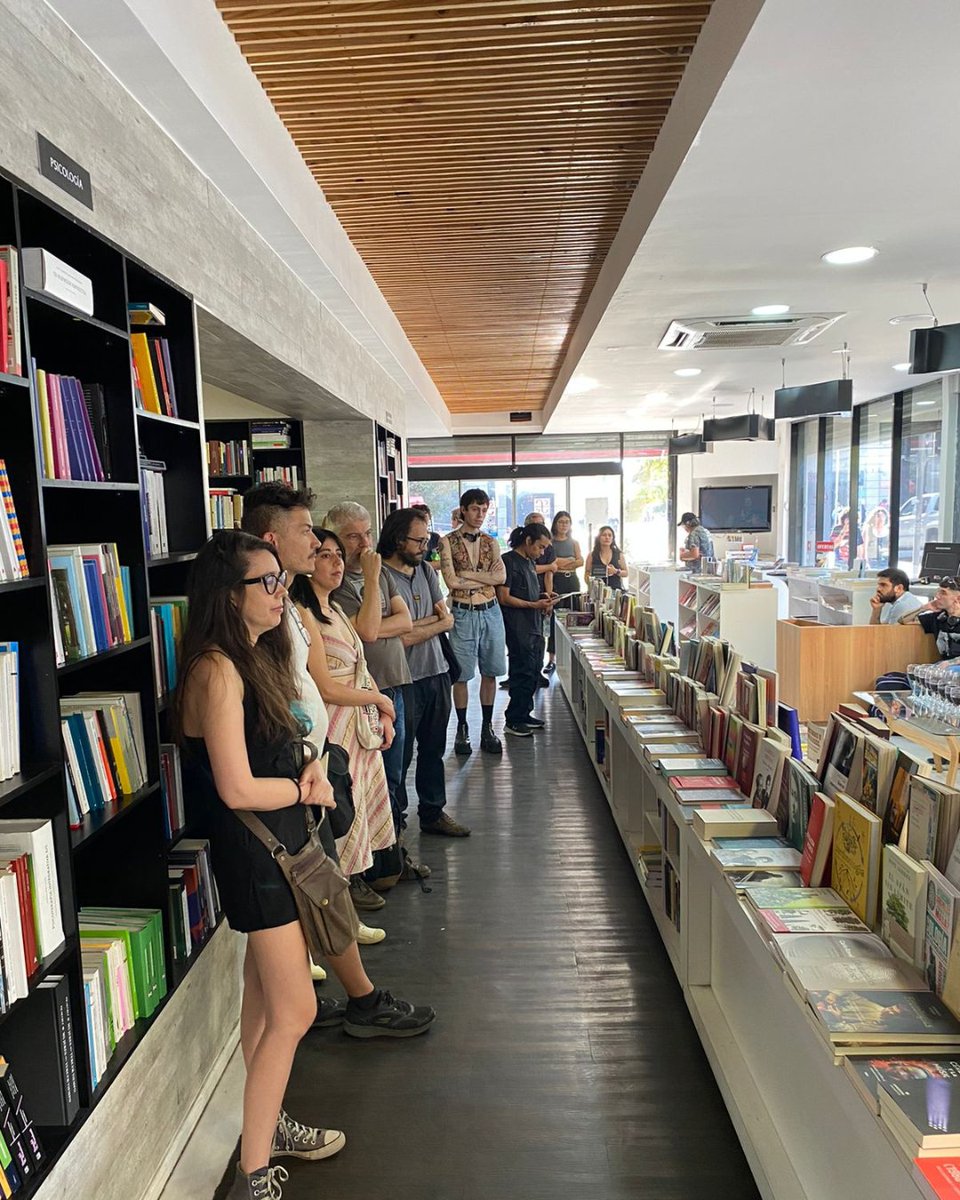 Fondo de cultura económica Chile tweet media