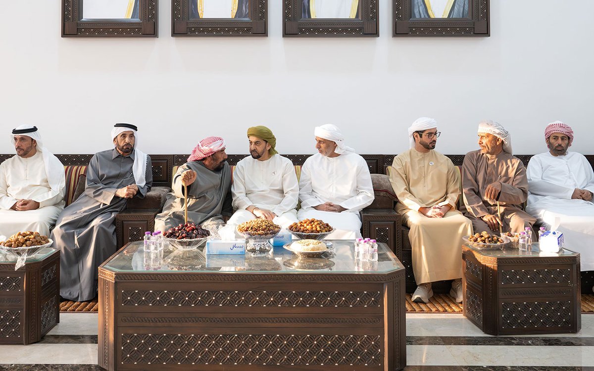 حمدان بن زايد يقدم واجب العزاء في وفاة محمد أحمد المرر بمدينة زايد bit.ly/3EdUQNC