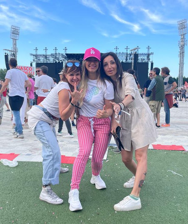 DjGiuliaRegain's tweet photo. 🚺 #NewGenerationWoman 🚺
✨ Insieme siamo più forti! ✨
Le donne sono energia, coraggio e luce. Quando si uniscono, creano legami indissolubili fatti di sostegno, comprensione e ispirazione reciproca. La vera bellezza della solidarietà femminile sta nel sapersi elevare a vicenda, senza competizione, ma con amore e complicità.
🌸 Sostieni le donne nella tua vita. Incoraggiale. Festeggiale. Crescete insieme.
Essere donna è un dono, un’energia ancestrale che porta con sé creazione, intuizione e trasformazione. Quando le donne si uniscono nel rispetto e nella solidarietà, risvegliano il Sacro Femminile, quella forza interiore che le guida, le nutre e le illumina.
🤍 Non siamo sole, siamo sorelle. Sosteniamoci, celebriamoci, cresciamo insieme con amore e consapevolezza. #BellEssere
✨ Sii luce per un’altra donna, perché l’unione femminile è magia pura. ✨ #SORELLANZA
🎂 Oggi Augury @gioia92e tu che sei vera GIOIA! Presto si festeggerà la @silviapedini ♒️ ed appena reduce da un magico compleanno a Ferrara a castello per la Queen @carolinabruni25. I LOVE YOU GIRLS🫶🏻
🩷 alle mia amiche del cuore vi dico: GRAZIE 🙏🏻
🎧 un onore aver fatto la Dj per un evento tutto al femminile a Milano per @catrice.cosmetics.italia & @essence.cosmetics.italia
#SacroFemminile #WomenPower #Sorellanza #EnergiaFemminile #Gmagic
####SolidarietàFemminile #Amicizia #BellEssere #Gmagic
https://t.co/i5qMJVPL7n