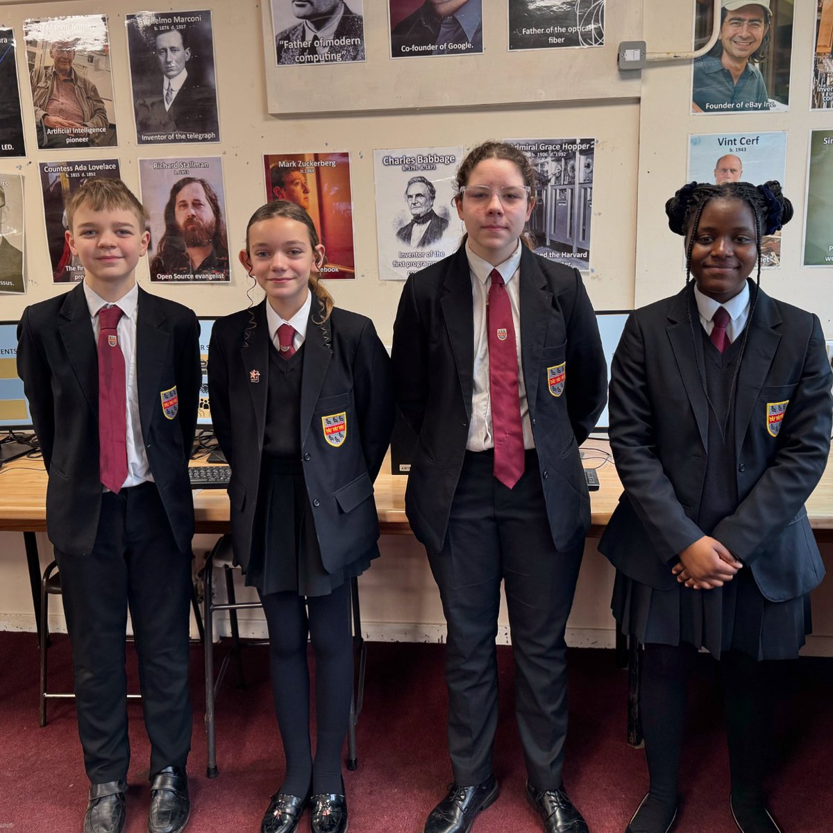 Well done to our Computer Science leaders for teaching website development to Year 6 students from Oakview Primary School. #studentleaders #computing #studentleadership