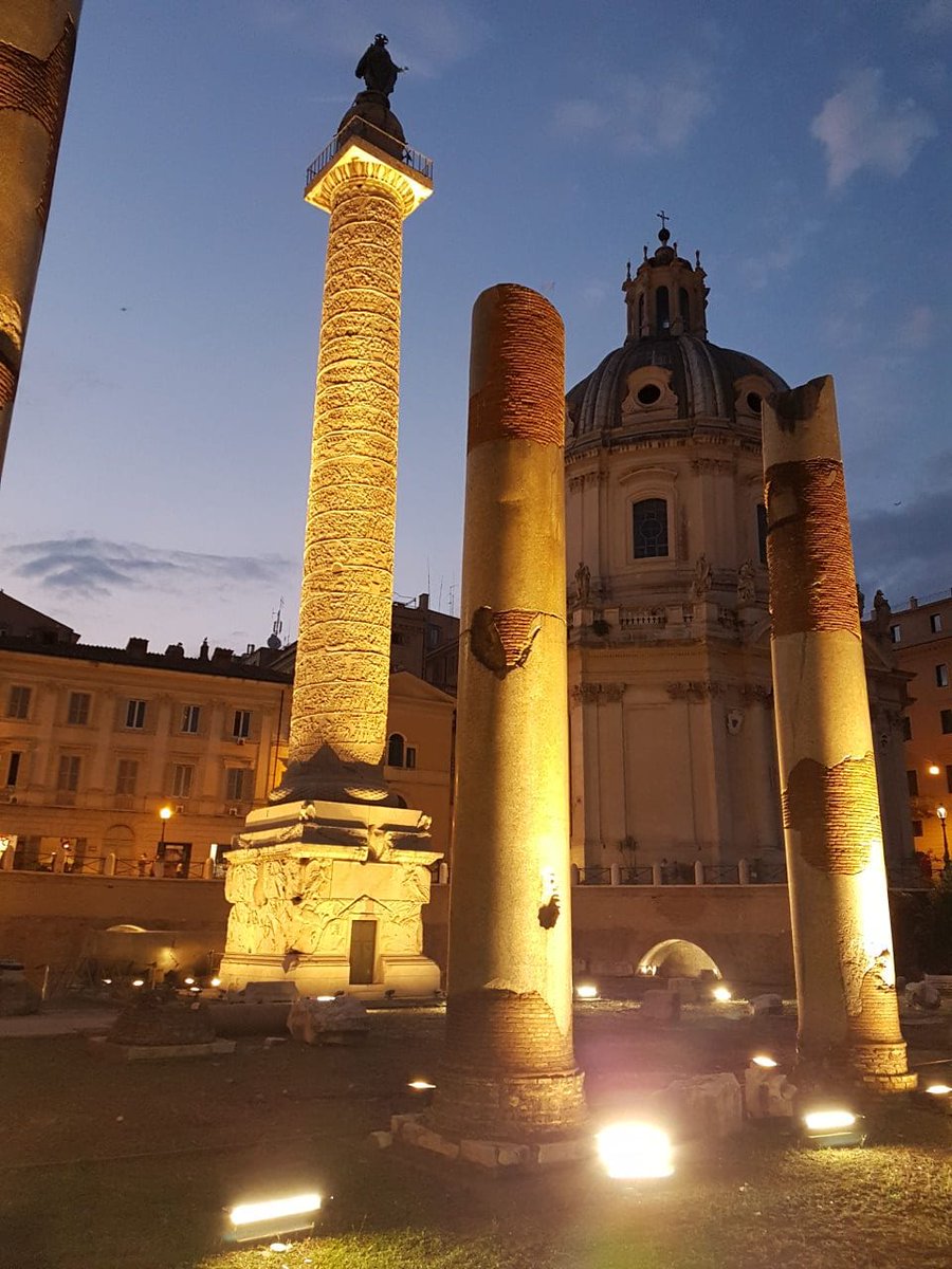 FrancescaG95627's tweet photo. Quattro ombre si stagliavano contro il #tramonto #romano. Ridevano, parlavano, sognavano che tutto sarebbe andato come speravano. E la città, con i suoi secoli di storia, sapeva già che nulla sarebbe rimasto uguale.
#Roma https://t.co/hCK4101yPQ