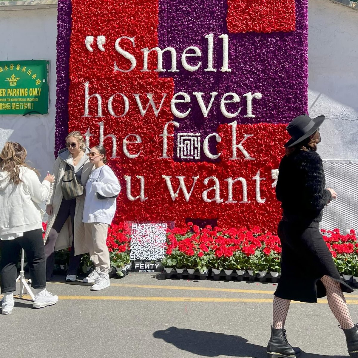 A fragrance as bold as its launch 🌹 💫Throwing it back to the stunning activation for Fenty’s Eau de Parfum in NYC.
.
.
.
.
.
.
.
.
.
.
.
#outdooradvertising #fentybeauty #advertisingagency #dashtwodidthat