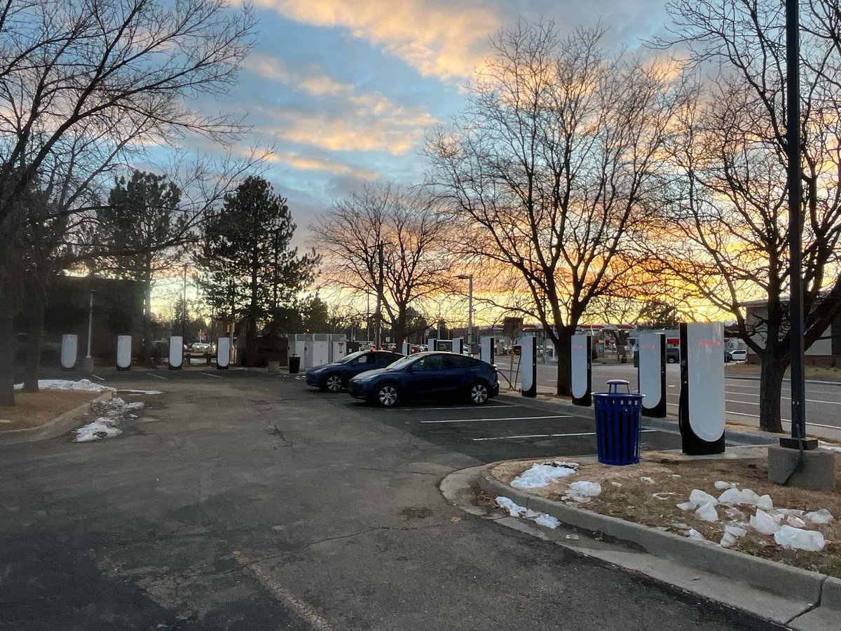 TeslaCharging's tweet image. New Tesla Supercharger: Longmont, CO (12 stalls) 
tesla.com/findus?locatio…