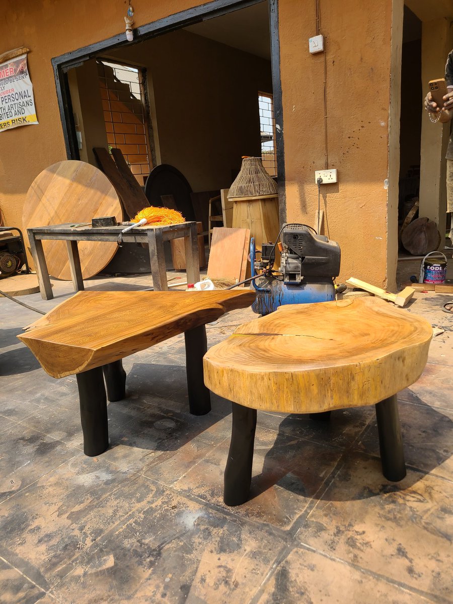 ApexSnr's tweet photo. @ApexSnr 
Monitoring + Executing 

#woodworking #furniture #interiordesigner #davido https://t.co/PbwNosi87o