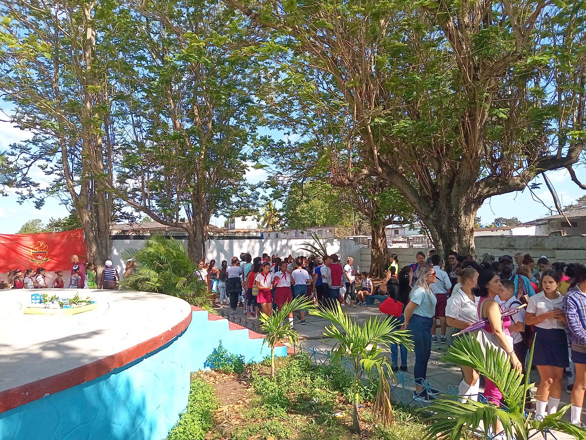 #Cotorro está de fiesta!!nuestros más pequeños reviven la historia desde el Parque 9 de Abril, presentación de platos tradicionales, rústicos, silvestres y representación en maquetas de la obra literaria de José Martí "La Edad de Oro" así como
El Moncada y el Yate Granma.