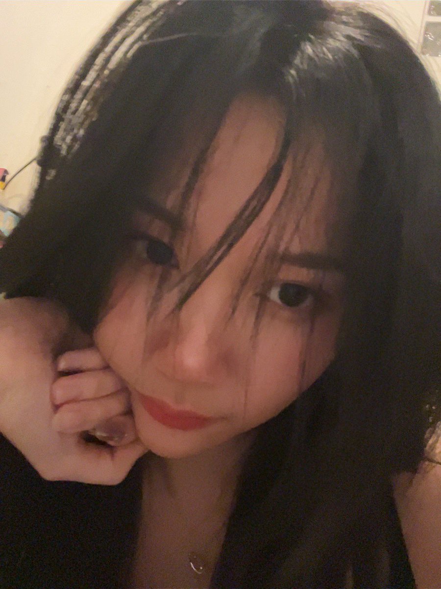 leejaeheei's tweet photo. the sun decided to kiss my bare face just right today, making everything feel so dreamy and soft. messy hair but make it ethereal~ sometimes the most precious memories are just me, being purely myself. feeling like the main character in my own little slice-of-life moment. https://t.co/TdbvzxcFn3