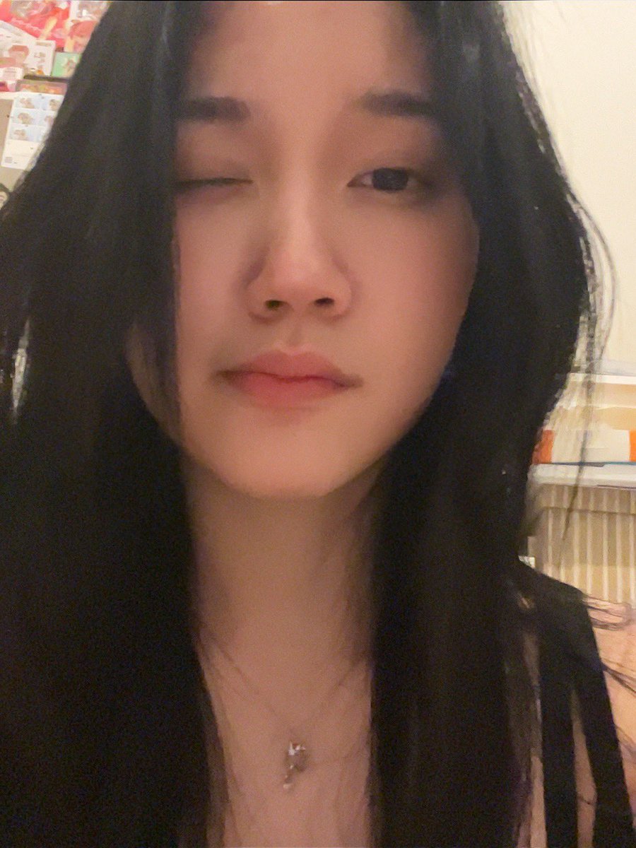 leejaeheei's tweet photo. the sun decided to kiss my bare face just right today, making everything feel so dreamy and soft. messy hair but make it ethereal~ sometimes the most precious memories are just me, being purely myself. feeling like the main character in my own little slice-of-life moment. https://t.co/TdbvzxcFn3